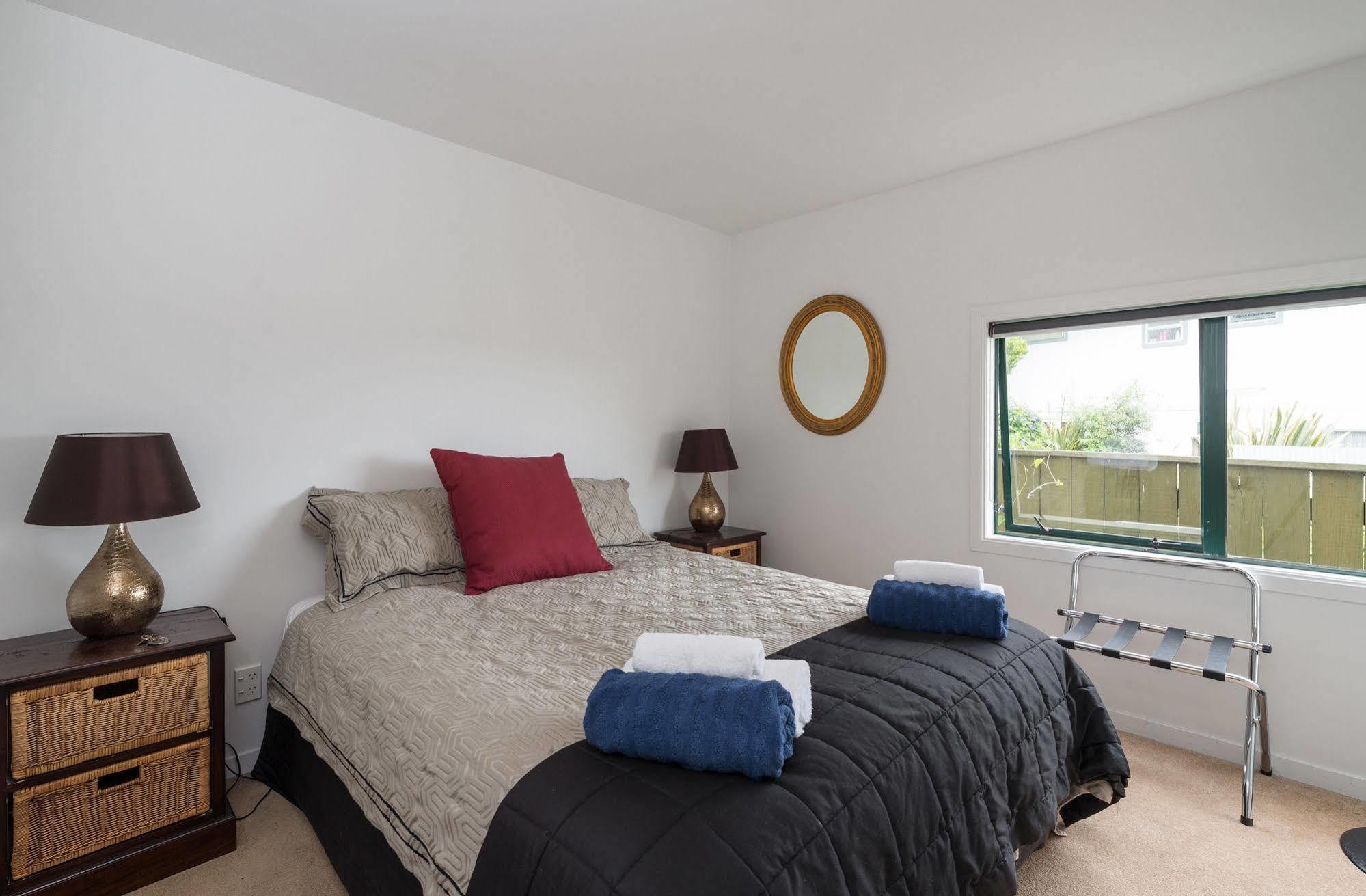Lakeside City Apartments - Penthouse And Studio Rotorua Luaran gambar